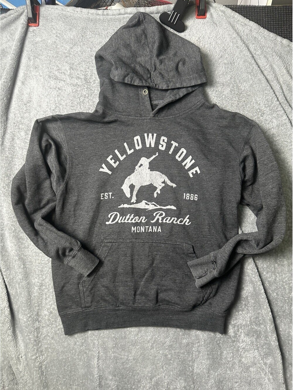 Yellowstone Dutton Ranch Hoodie Mens Medium Gray Pullover TV Show Western